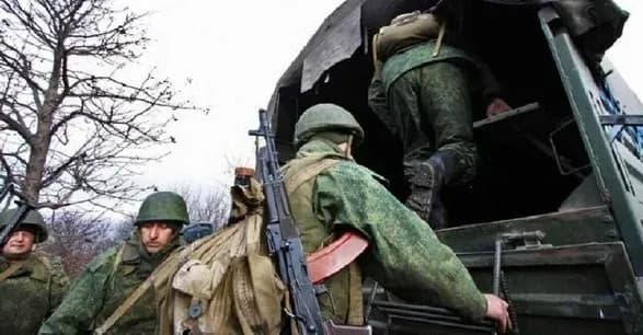 Перевіряють документи на вулицях: у Маріуполі окупанти готуються до мобілізації