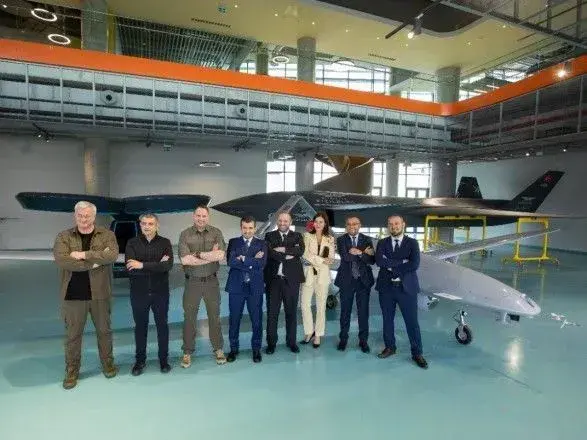 Виробництво “Байрактарів” в Україні: Єрмак розпочав візит до Туреччини