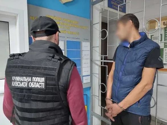 Душив кабелем і жорстоко знущався: під Києвом чоловік намагався вбити 12-річного пасинка