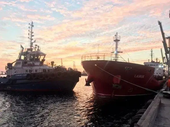 “Зернова ініціатива”: ще 7 суден з агропродукцією вийшли з українських портів до Азії та Європи