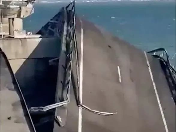 У Bellingcat нарахували три прольоти, що обрушилися після вибуху на керченському мосту