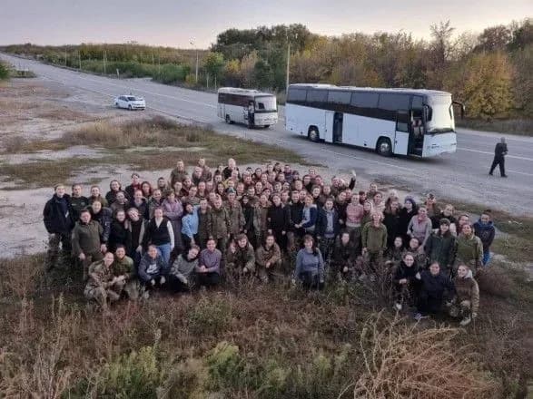 Наші повертаються додому: Україна звільнила з полону 108 жінок