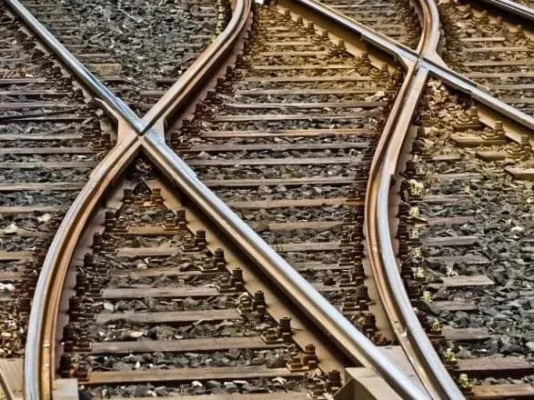 Знову неспокійно: у бєлгородській області рф зупинили рух поїздів