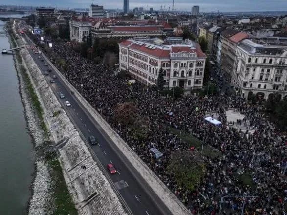 В Венгрии тысячи людей вышли на протест против правительства Орбана