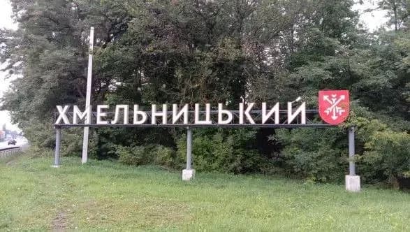 У Хмельницькому авто зіткнулося зі "швидкою": постраждало п'ятеро осіб