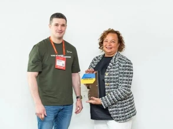 Компанія Apple отримала "Відзнаку миру", започатковану Зеленським