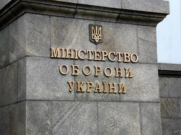 На момент повномасштабного вторгнення Україна мала запас артбоєприпасів та мін на 1,5 місяці війни