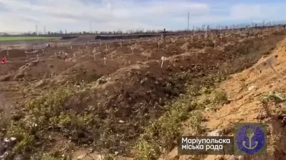 На цвинтарі Маріуполя з'явився новий сектор братських могил: міськрада показала масштаби