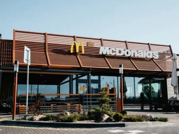 Лукашенко прокоментував вихід McDonald's з ринку Білорусі: хто таке їсть, я незнаю...