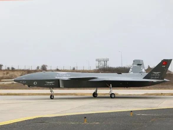 Компанія Baykar провела тестове випробовування БПЛА Kizilelma на злітній смузі