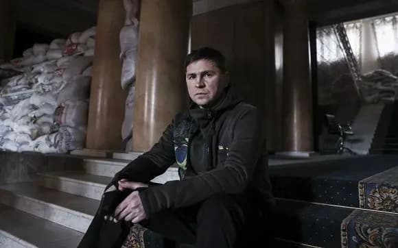 Подоляк закликав росіян пройти тест "Як сісти за стіл переговорів?"