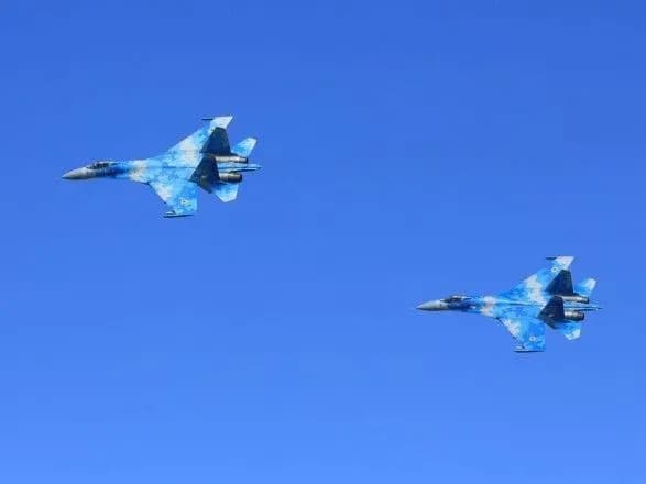 Українська авіація завдала удару по району зосередження росіян, уражено пункт управління