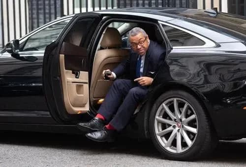 Глава МЗС Британії вирушив до Києва