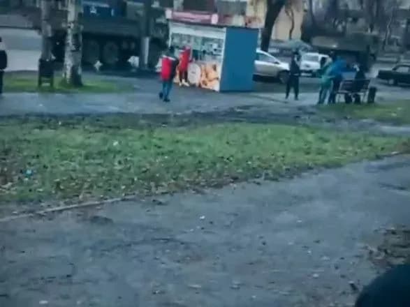 Військовий рух окупантів в Маріуполі не зупиняється - радник мера