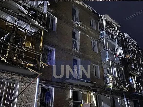 Під час тривоги стояв на балконі: на Київщині чоловіку уламком ракети відірвало голову