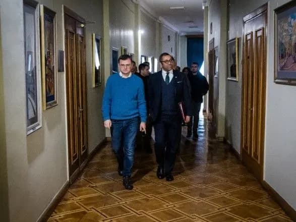 Кулеба обсудил с главой МИД Британии создание воздушного щита над Украиной