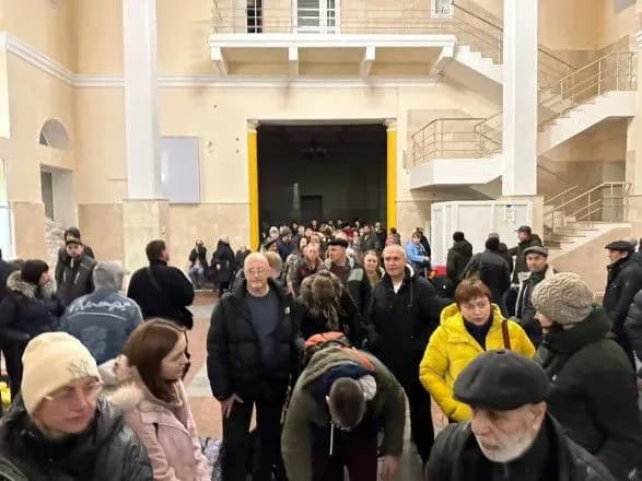 У Хмельницьку область прибув перший потяг із евакуйованими херсонцями