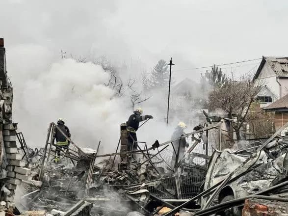 Ракетний удар по Дніпру: до лікарів звернулися 13 людей, серед госпіталізованих - 17-річний юнак
