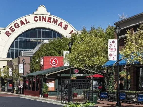 У США біля маркету в стрілянині загинула дитина, ще 5 людей поранені