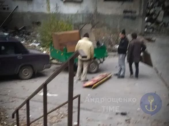 Тягнуть все, що залишилося цілим: у Маріуполі містяни займаються мародерством