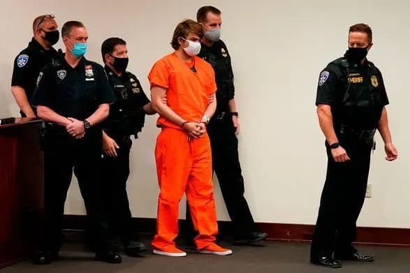 Підліток із США визнав себе винним у масовому вбивстві в супермаркеті на ґрунті расизму