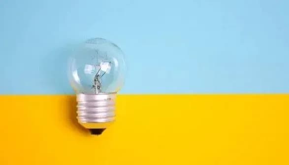 Шмыгаль призвал местные власти объяснить людям, почему в некоторых домах не отключают свет