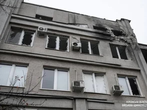 Вранці росіяни знову обстріляли Херсон: загинула 70-річна жінка