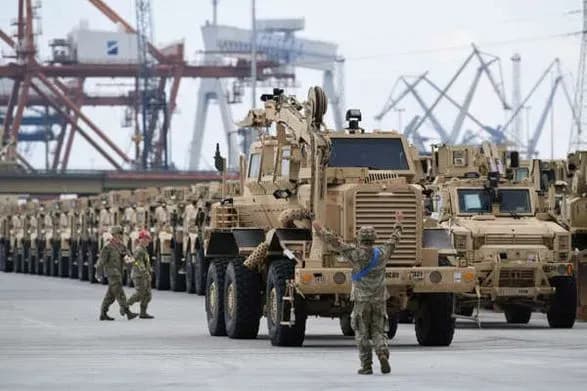До Польщі прибули близько 700 одиниць американської військової техніки
