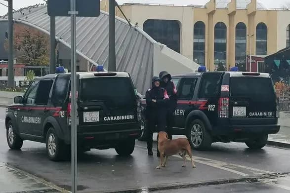 З вибухами та сиренами: на півночі Косова захоплені будівлі муніципалітету