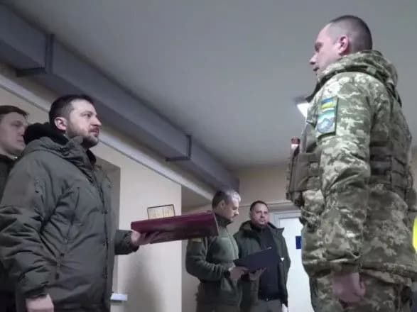 "Сьогодні час ЗСУ": Зеленський на передовій нагородив захисників