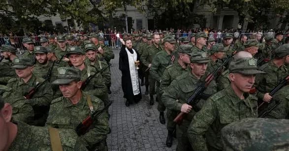 путін заявив, що в зоні бойових дій в Україні перебувають близько 77 тисяч російських військових