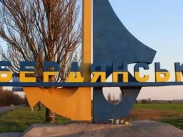 На авіабазі в окупованому Бердянську пролунали потужні вибухи: офіційного підтвердження немає