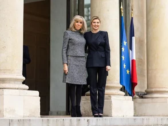 Олена Зеленська прибула до Франції, де зустрілася з Бріжит Макрон