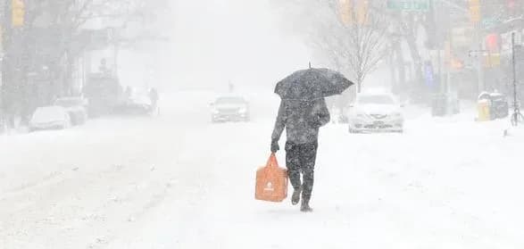 Сильний шторм насувається на США. Негода вдарить зливами, снігопадами та торнадо