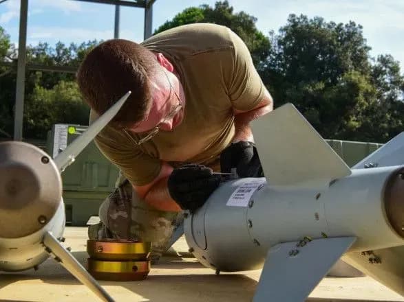 Washington Post: США планують передати Україні комплекти "розумних бомб"