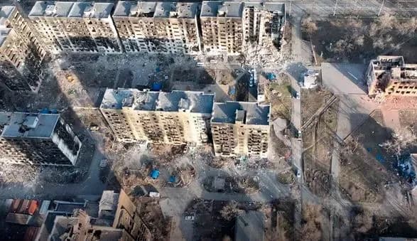 Через відсутність води та тепла: з Донеччини люди тікають через Маріуполь на московію