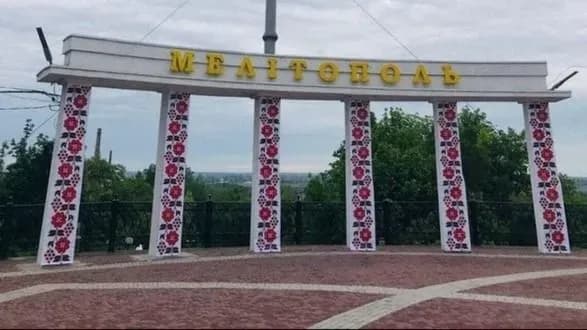 Окупанти укріплюють вулиці в Мелітополі, готуючись до вуличних боїв - Федоров