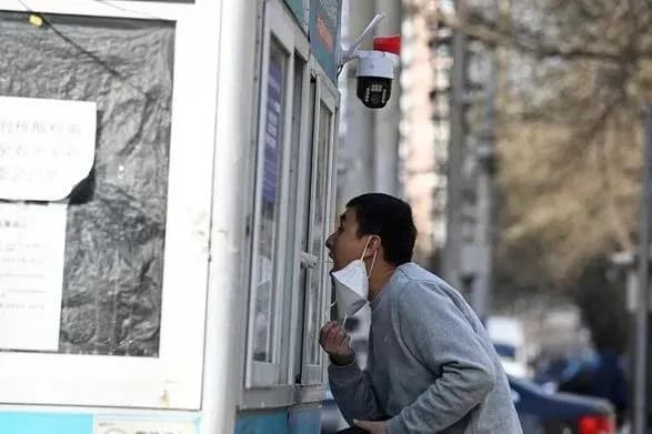 Китай захлестнула первая из трех ожидаемых волн COVID этой зимой