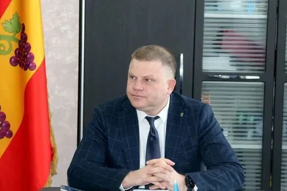 Мер Білгорода-Дністровського намагався переїхати співробітників СБУ, які вручали йому обвинувальний акт