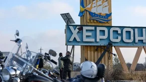 Через обстріли рашистів щодня з Херсону виїжджає до 120 людей