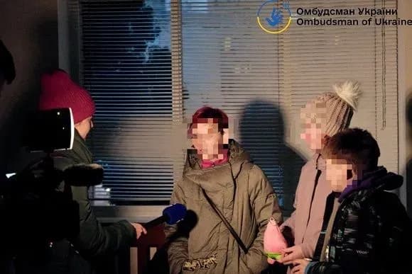 Україна повернула ще 3 дітей, яких було вивезено до дитячого табору РФ