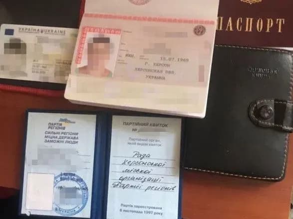 Погрожувала розстрілом за відмову "голосувати" на псевдореферендумі: у Херсоні затримали колаборантку з партії регіонів