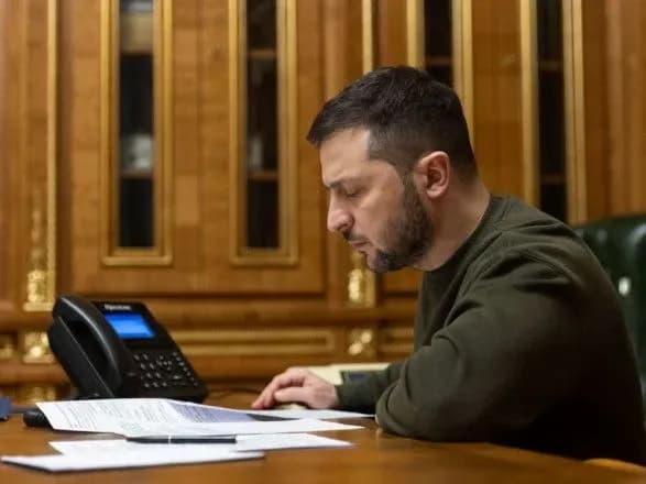 "Працюємо заради перемоги": Зеленський показав відео з кабінету після повернення з США