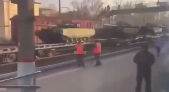 В росії помітили ешелон з новими танками Т-72Б3 і Т-90М