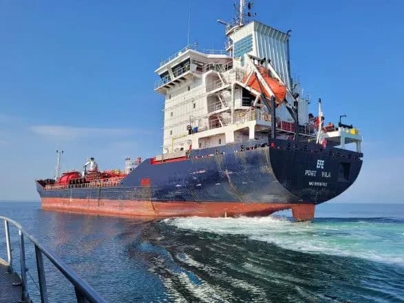 У Босфорі стабільно в черзі до сотні суден "зернової ініціативи": Мінінфраструктури каже про затягування інспекцій росією