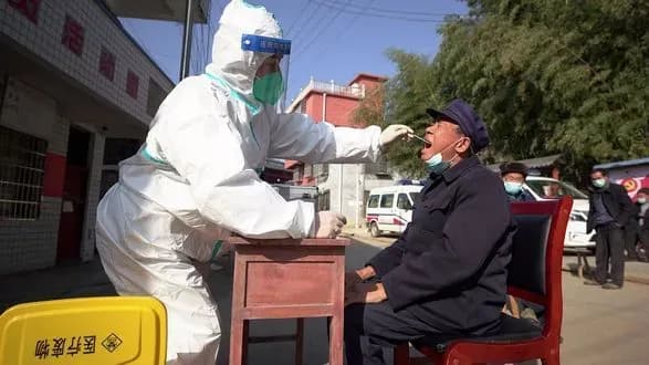 США вимагатимуть негативні тести на Covid для мандрівників з Китаю