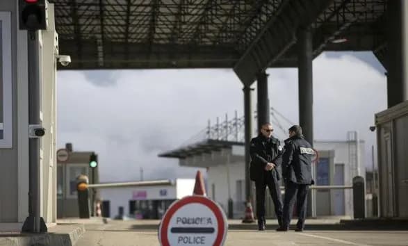 Косово відкриває КПП на кордоні з Сербією, блокпости ще не знято