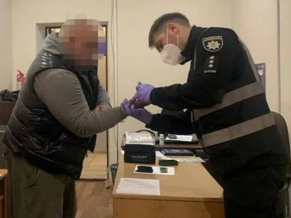 Вистрелив в око: в Одесі поліцейські встановлюють обставини інциденту зі стріляниною