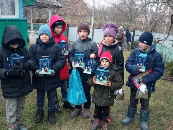 Около 2 тыс. детей получили сладкие подарки от МХП