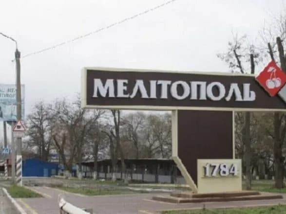 У Мелітополі "гучно": місцеві повідомляють про вибух біля залізничного вокзалу